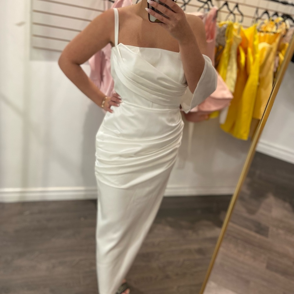 Elegant White One-Shoulder Dress